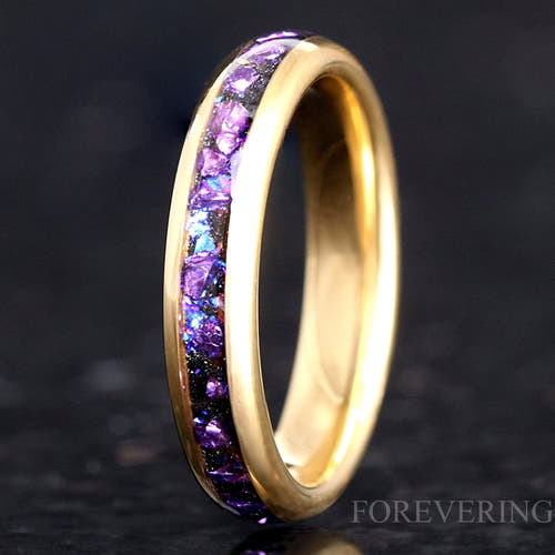 4mm gold tungsten ring with alexandrite Crab nebula inlay, standing at an angle