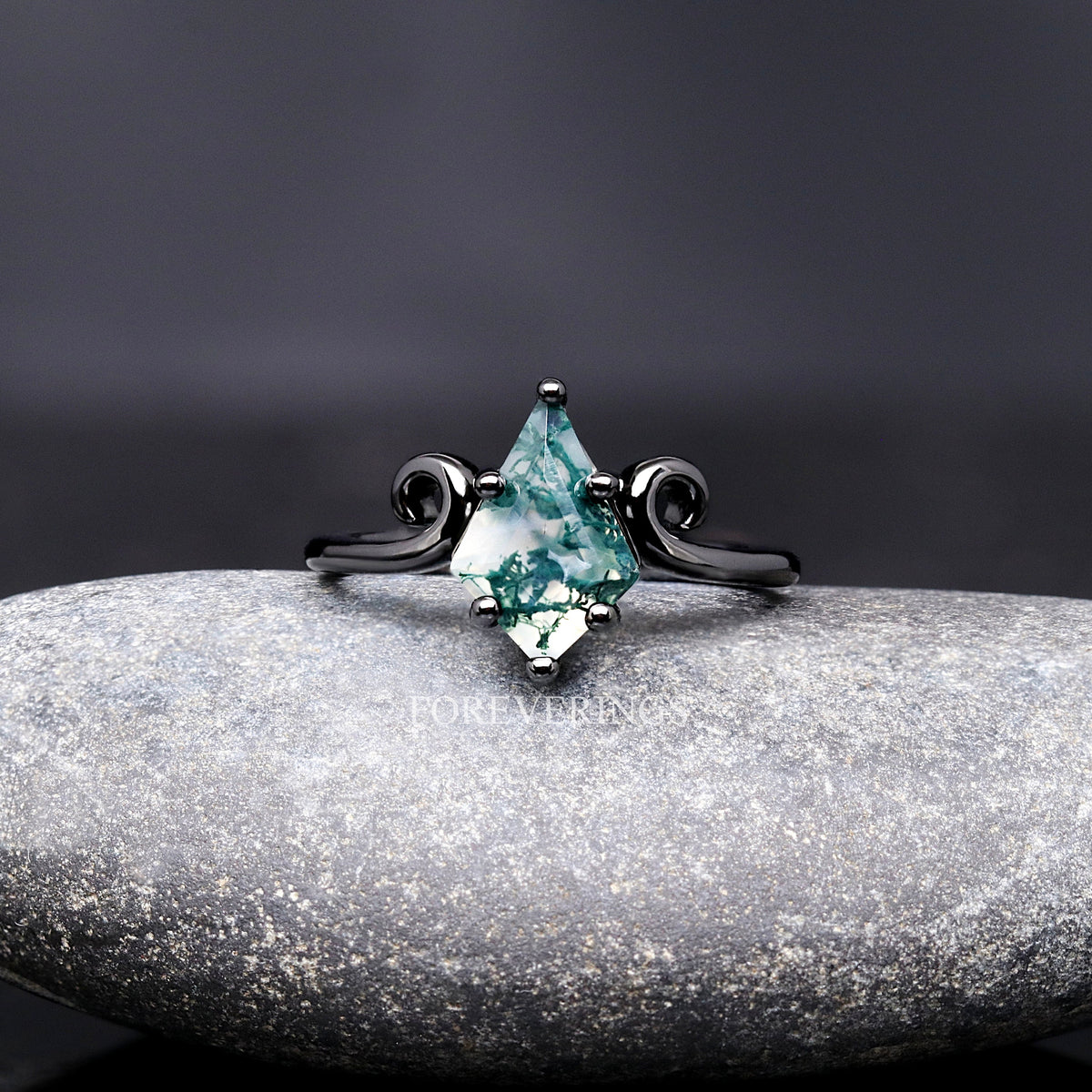 Women's black sterling silver kite moss agate ring with a twirl band, shown straight on