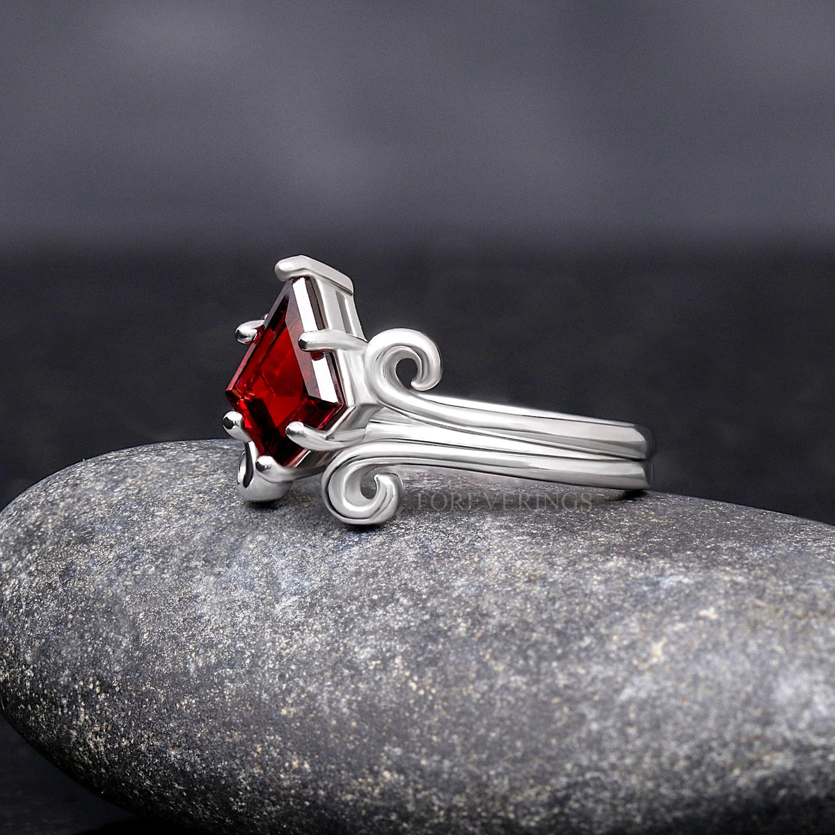 Kite cut garnet ring in sterling silver seen from the side at an angle