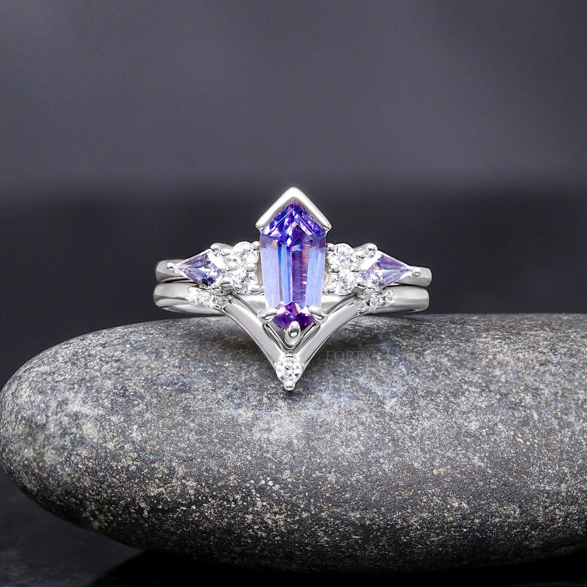 Women's sterling silver coffin kite alexandrite bridal set with chevron band, front view