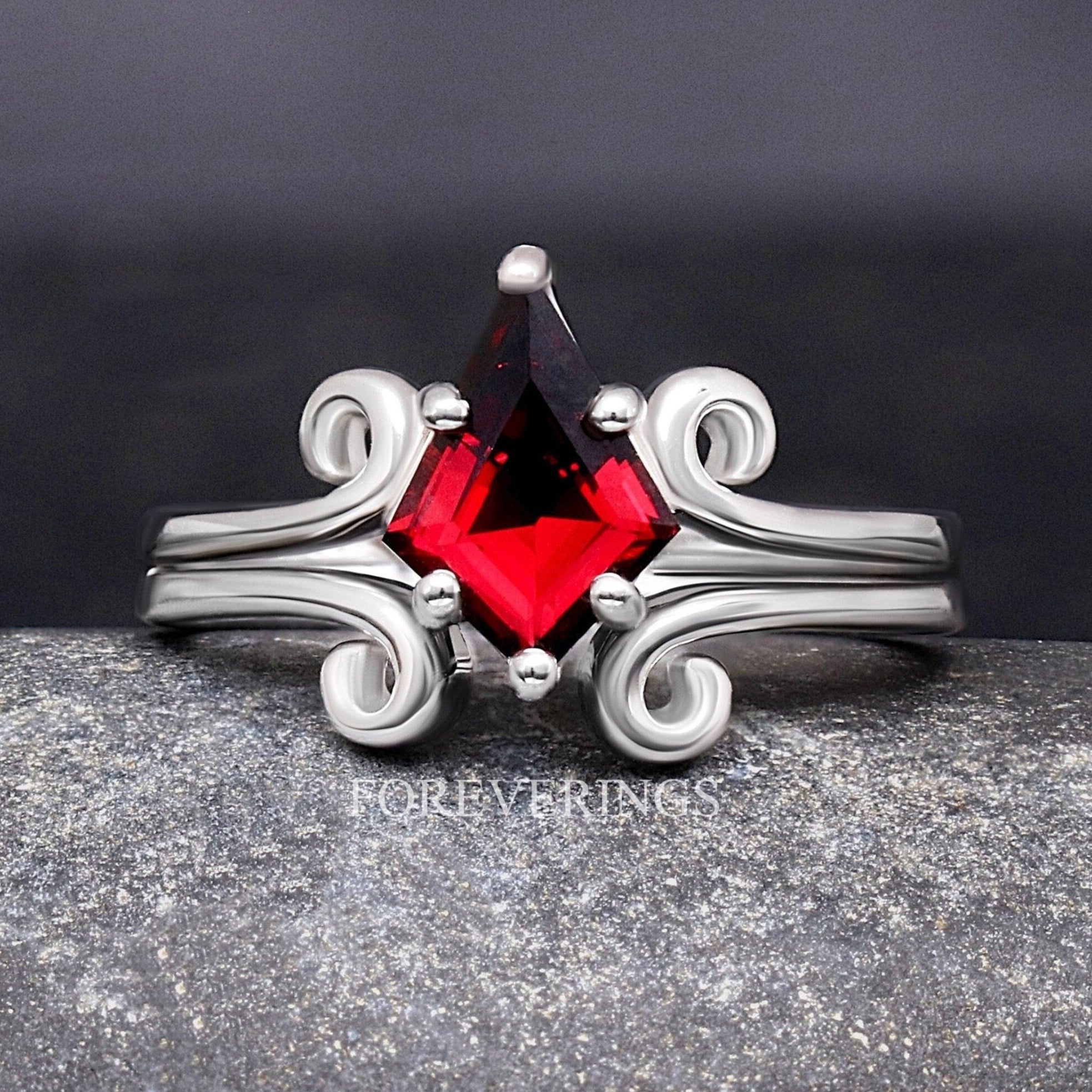 Twirl Natural Garnet Woman Wedding Ring, 925 Sterling Silver, Kite Cut Alternative Engagement Ring, Red Statement Ring, Jewelry Gift for Her
