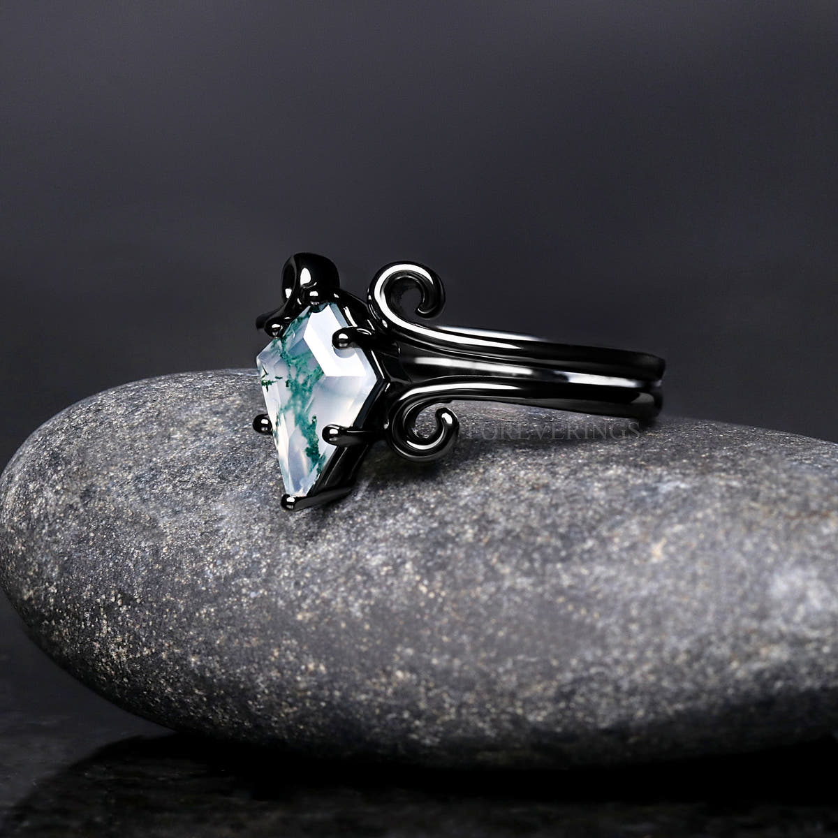 Kite cut moss agate ring in black sterling silver, angled side view
