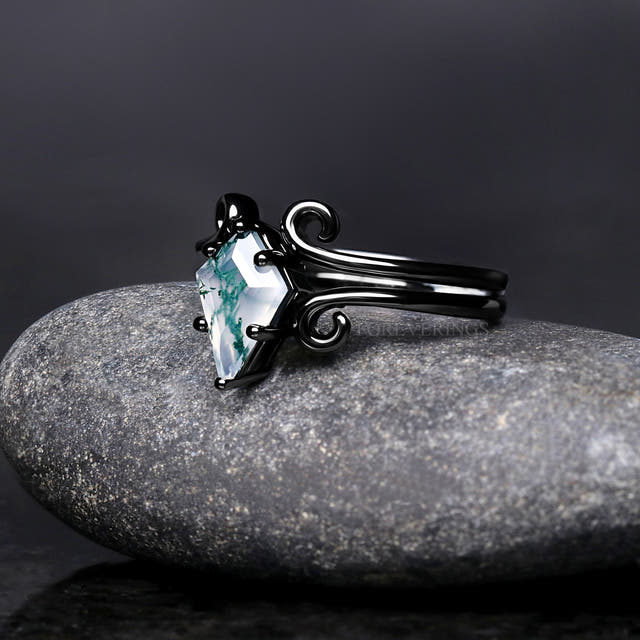 Kite cut moss agate ring in black sterling silver, angled side view