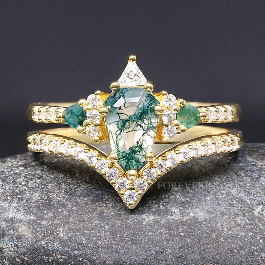 Gold Moss Agate Wedding Ring, Woman Alternative Engagement Ring Set, Lumiere, Shield Cut, Nature Ring, Unique Wedding Ring, Engraving