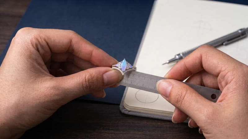 How to Find Out Her Ring Size Without Asking: 7 Sneaky Ways