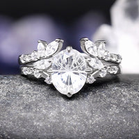 Elegant Everleaf couples wedding rings