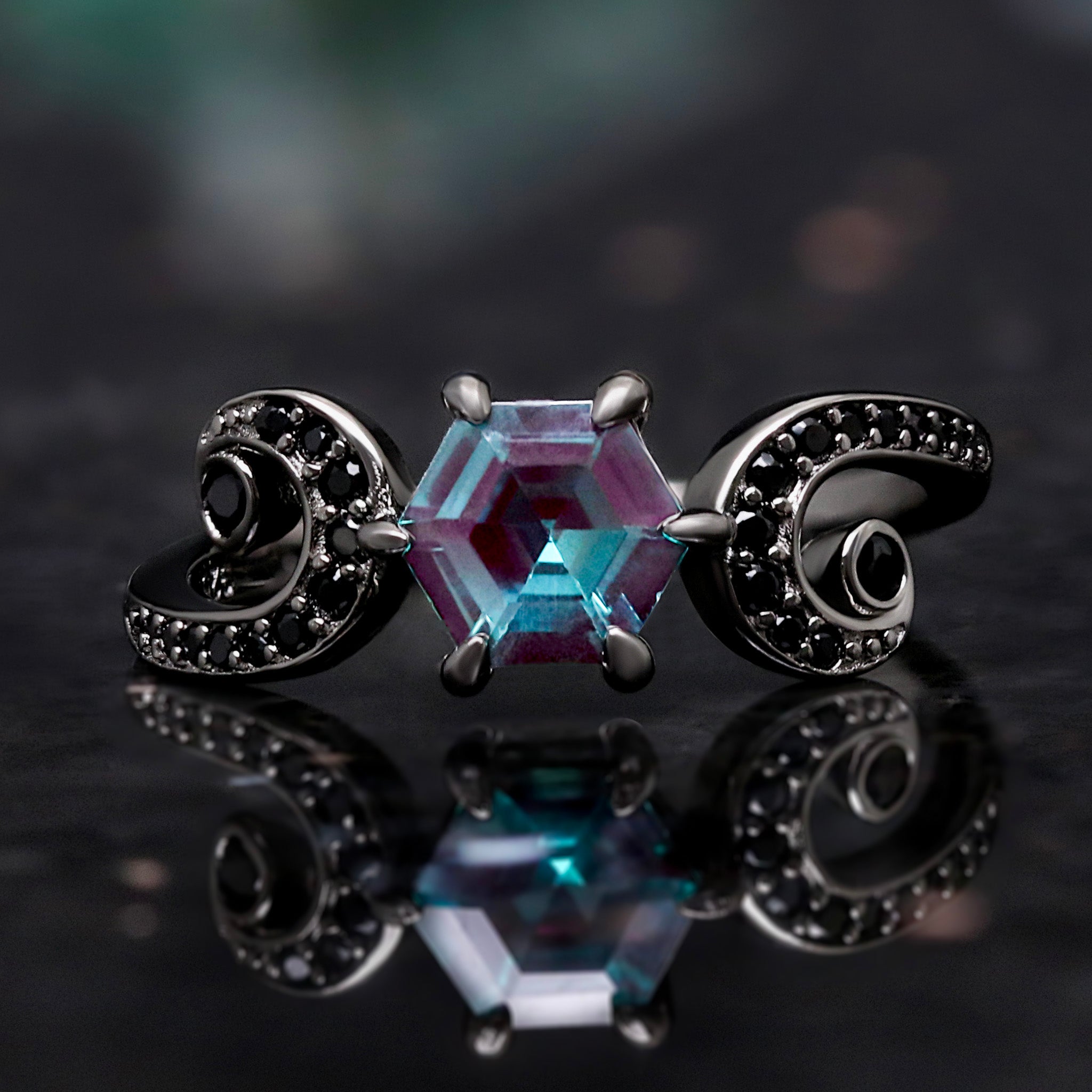 定価16万 新品■ALEXSTREETER BLACK RAINBOW RING Gothic Alexandrite Engagement Ring | Hexagon Twirl Setting