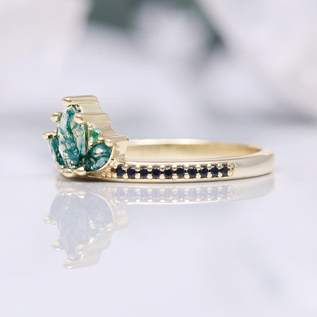 Moss agate lotus ring in gold sterling silver, side view of the crown setting