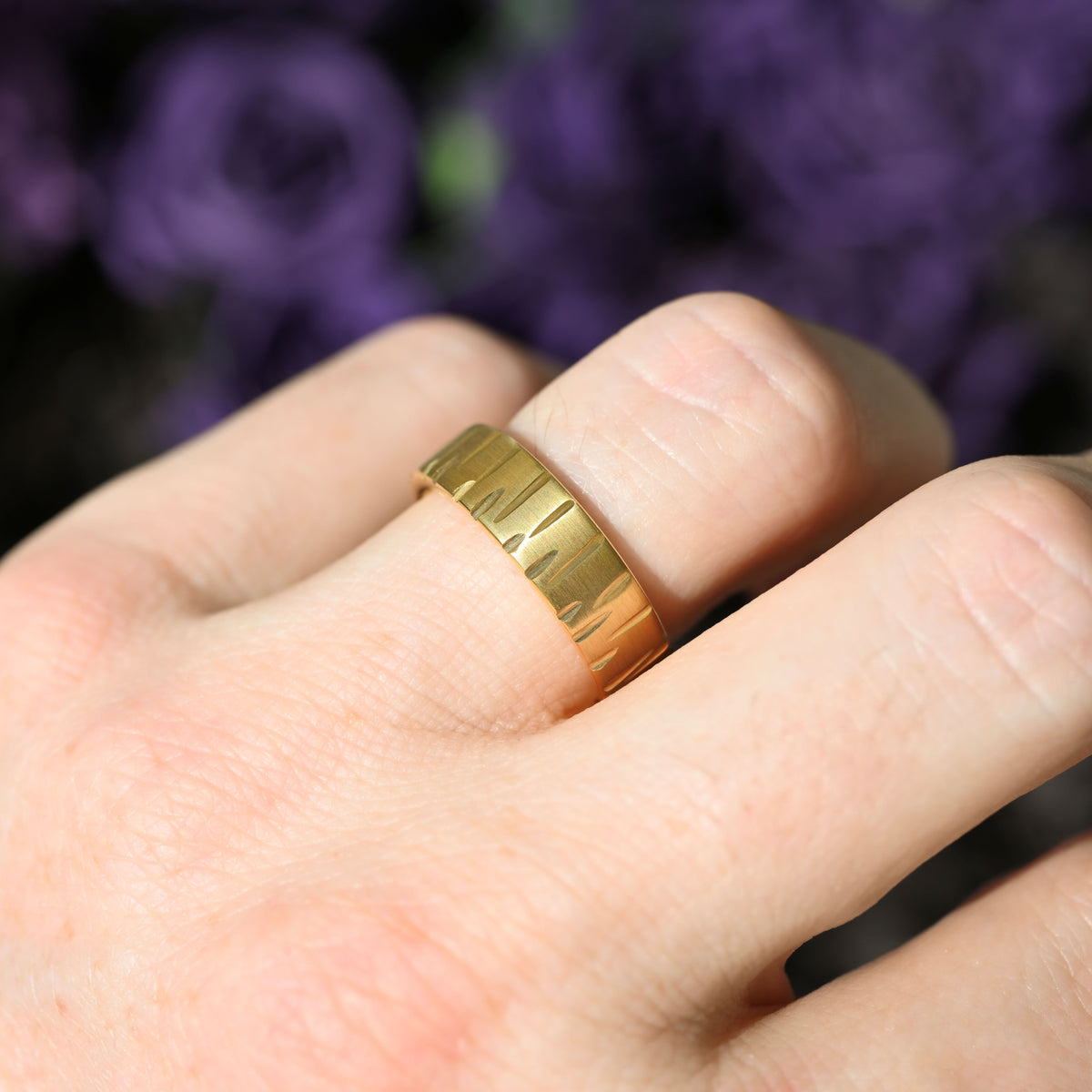 Geared Gold Wedding Band – Matte Tungsten Ring (2mm-4mm-6mm), Thin Hammered Ring for Men & Women, Simple and Unique Gold Band, Durable Ring