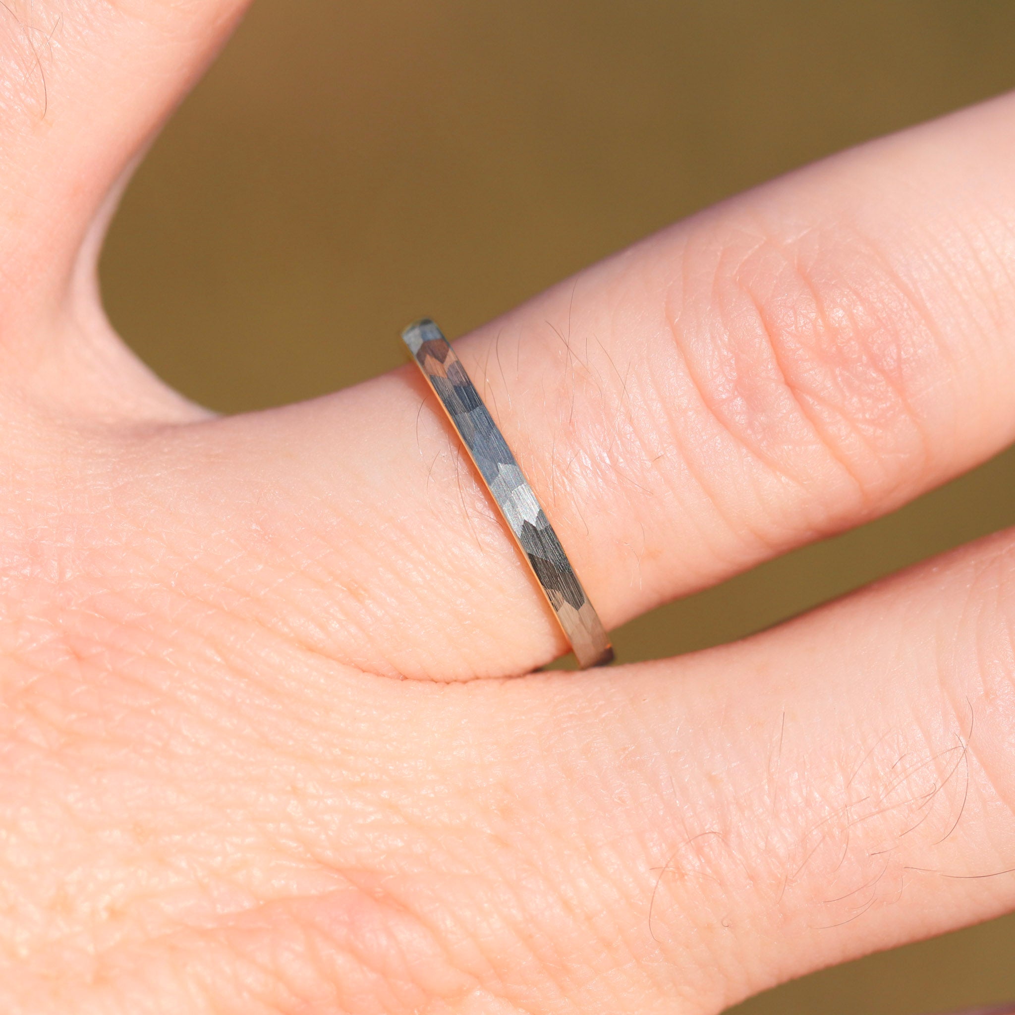 Hammered ROSE GOLD Wedding Band Women Men, Two Tone Rose Gold Tungsten Ring, Thin Band, 2mm 4mm Wedding Band, Promise Ring, Ring Engraving
