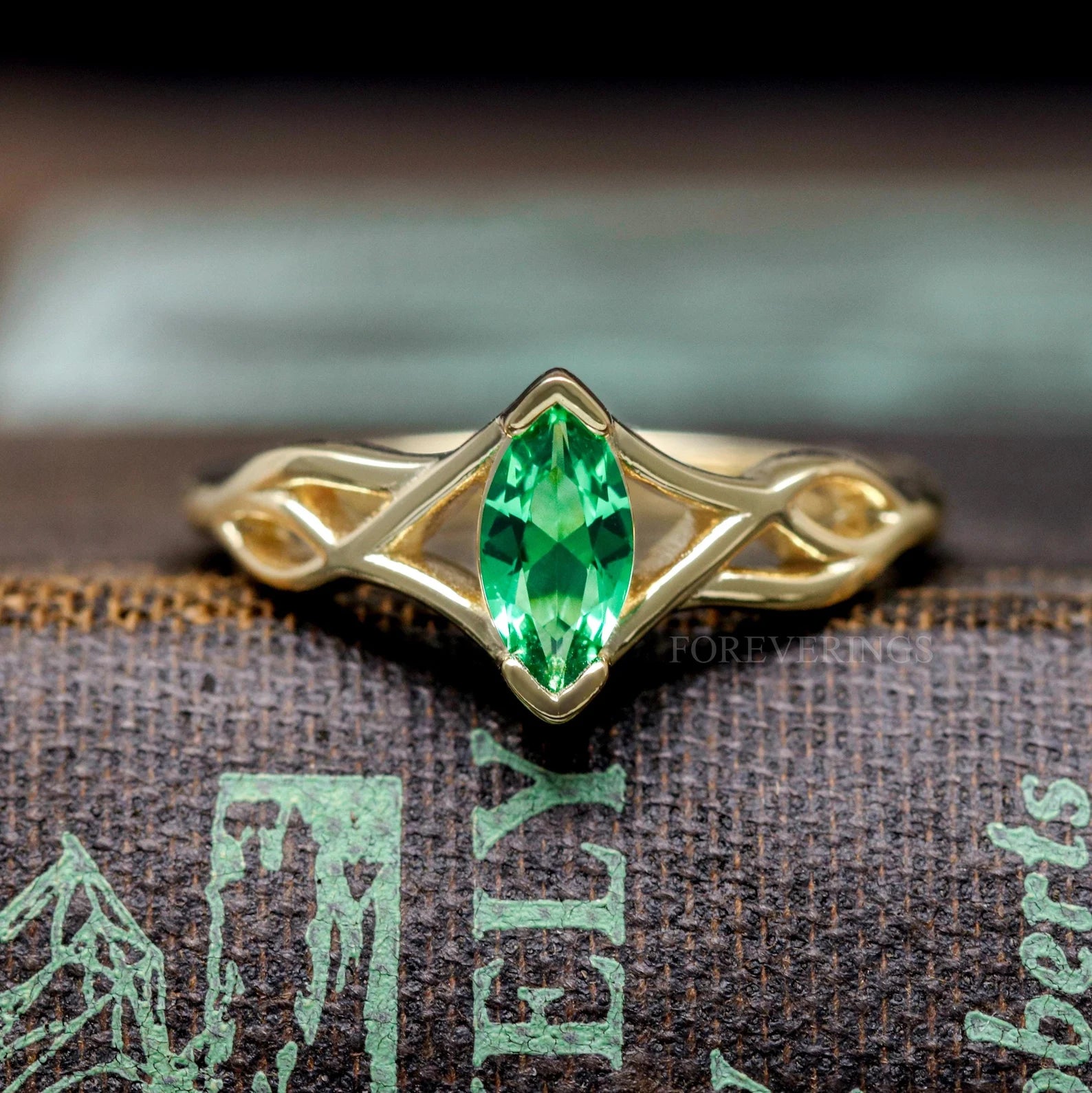 Minimalist Celtic Knot Ring, Gold Emerald Engagement Ring, Women Wedding Band, Alternative Promise Ring for Her, Unique Women Celtic Ring