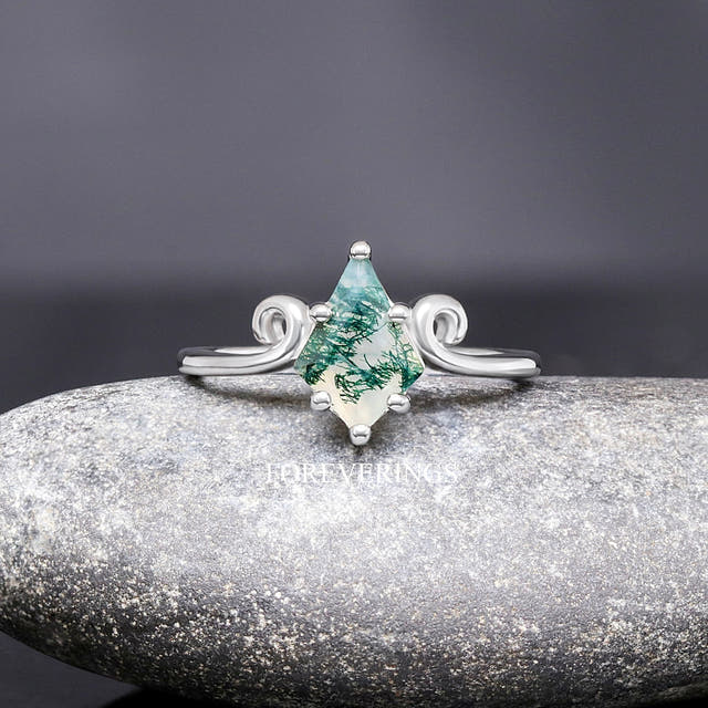 Women's sterling silver kite-cut moss agate ring with a twirl scroll band, shown straight on