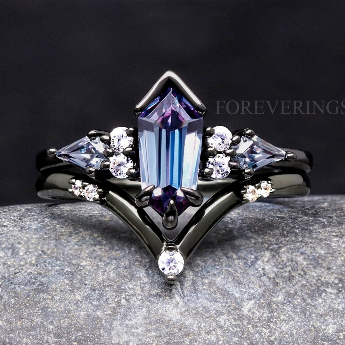 Alexandrite bridal set in black sterling silver with a coffin kite-cut stone and curved band, front view