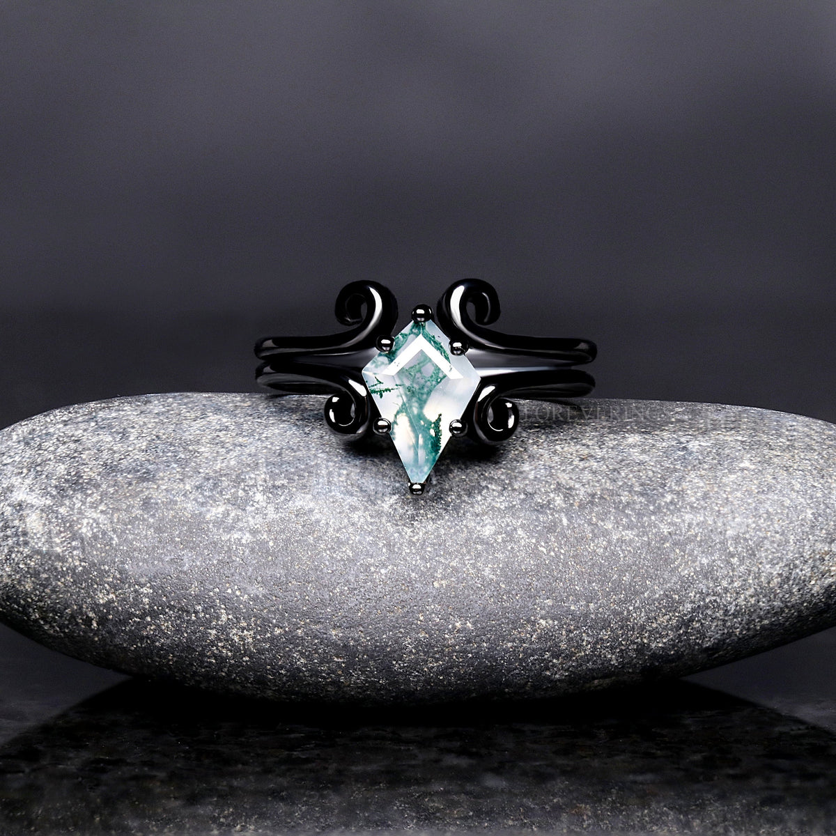 Women's 1.7mm black sterling silver moss agate ring, kite cut stone shown straight on
