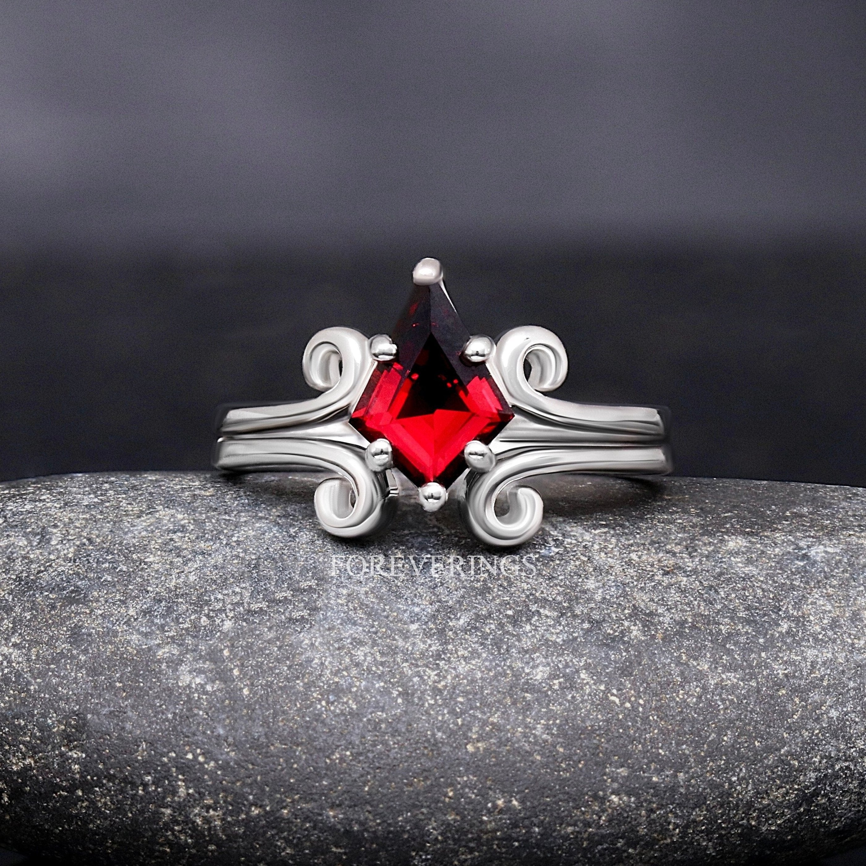 Twirl Natural Garnet Woman Wedding Ring, 925 Sterling Silver, Kite Cut Alternative Engagement Ring, Red Statement Ring, Jewelry Gift for Her