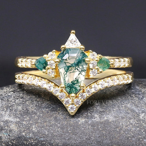 Gold Moss Agate Wedding Ring, Woman Alternative Engagement Ring Set, Lumiere, Shield Cut, Nature Ring, Unique Wedding Ring, Engraving