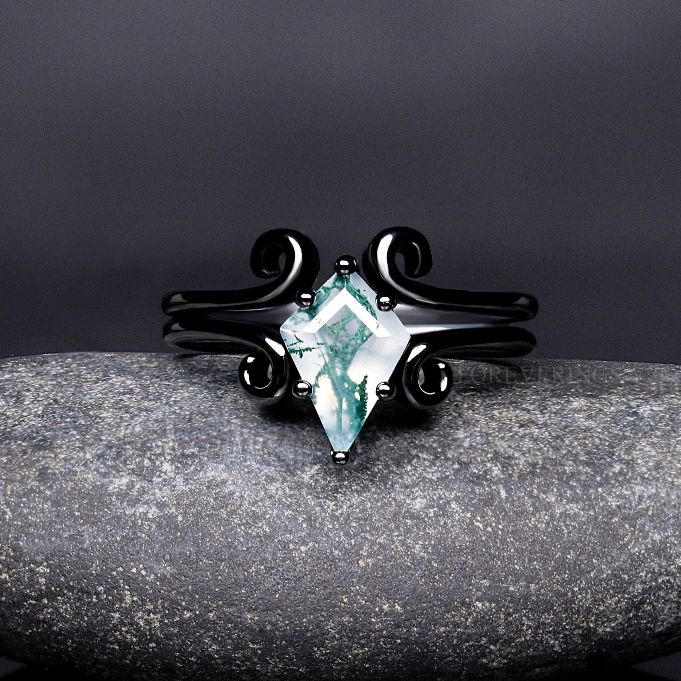 Twirl Natural Green Moss Agate Woman Wedding Ring, Black Alternative Engagement Ring, Kite Cut, 925 Sterling Silver, Nature, Simple Unique