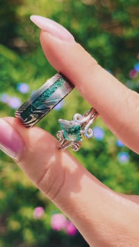 Twirl Natural Green Moss Agate Ring Set, His and Hers Wedding Band, Promise Ring Set, Nature Couples Ring, Damasus Steel and Sterling Silver