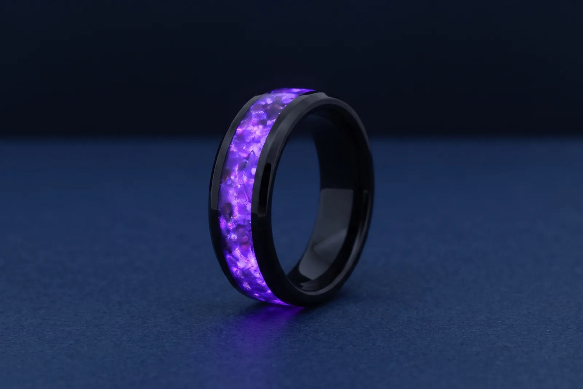 Purple glow in the dark ring in black tungsten, glowstone inlay lit up